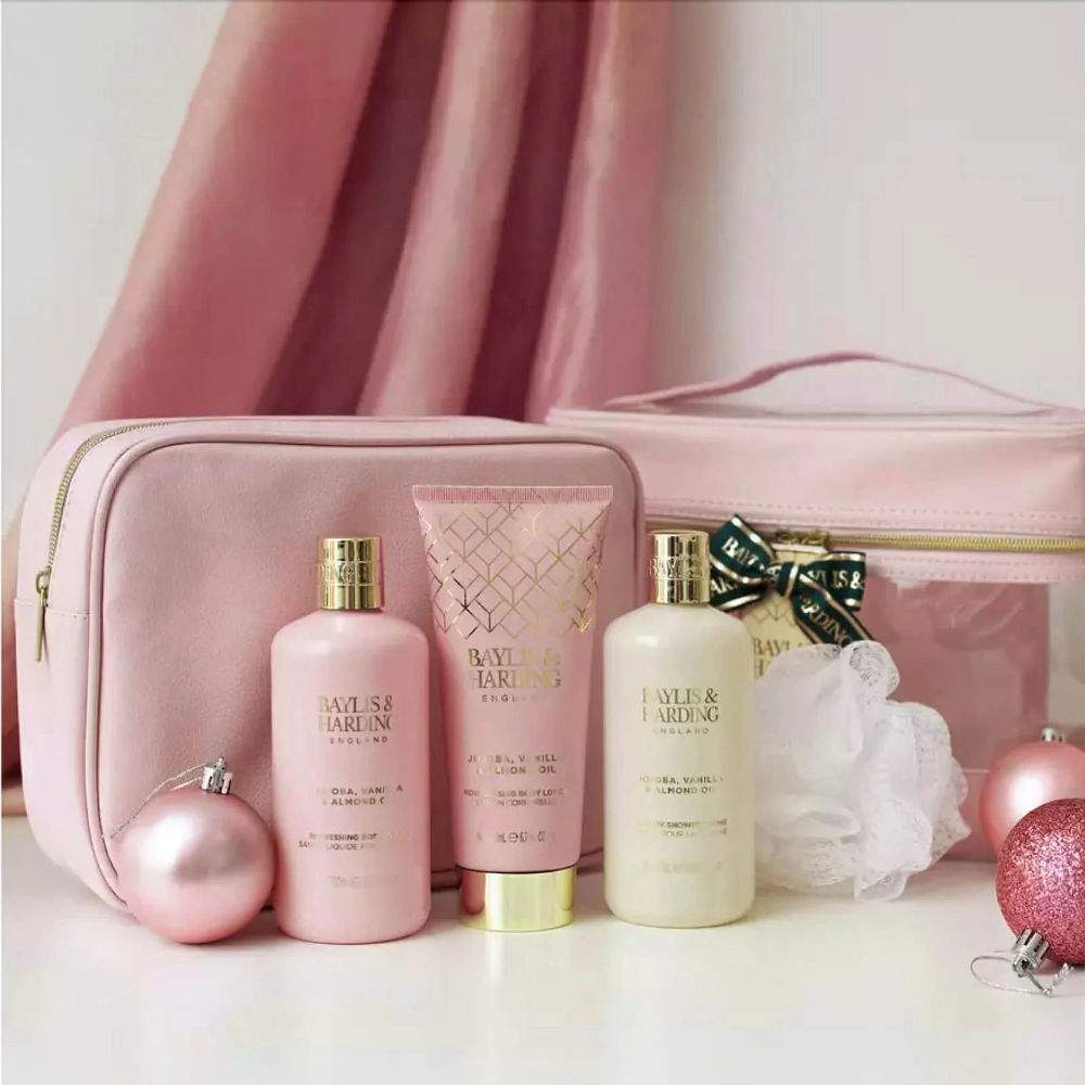Signature Collection Jojoba Vanilla & Almond Oil Luxury Vanity Bag Set Baylis & Harding - Image 5